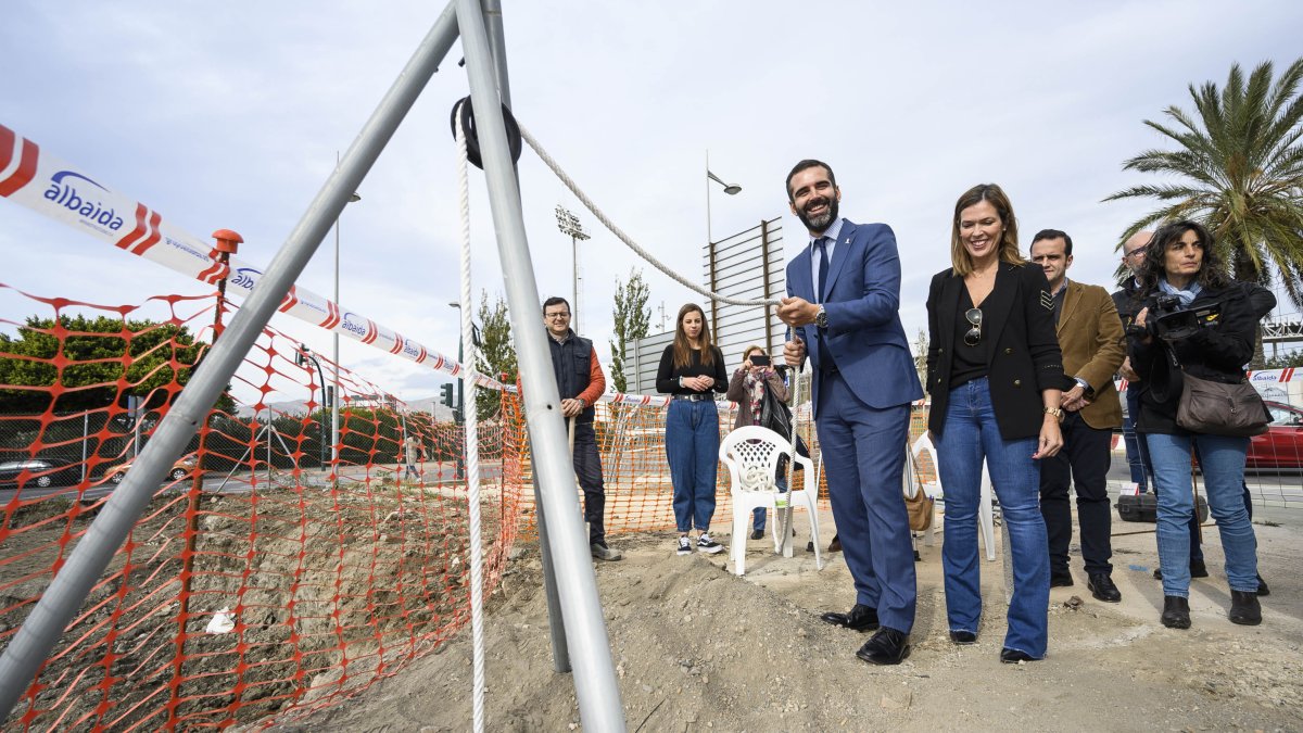 Puesta de la primera piedra del edificio