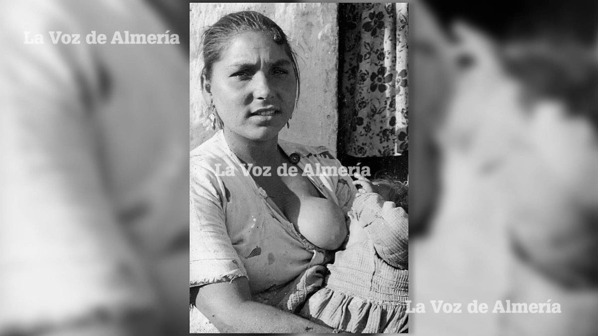 En mi barrio nos gustaba mucho fugarnos hacia el Reducto y la Chanca para ver como las mujeres les daban el pecho a sus hijos. Foto: J.M. de Perceval