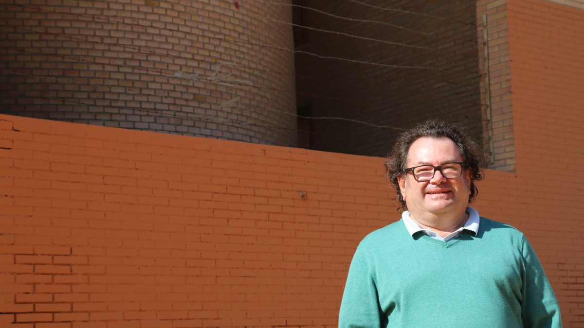 Norberto Torres junto al Conservatorio Profesional de Música de Almería.