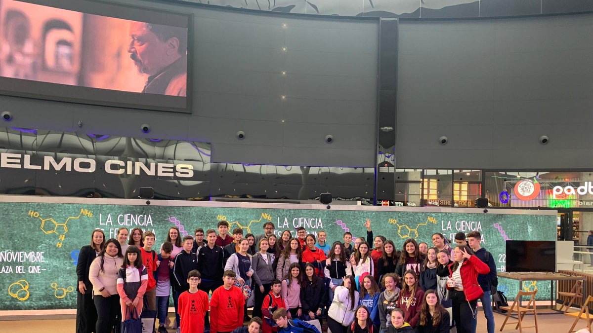 Foto familia de los alumnos del IES Mar Mediterráneo