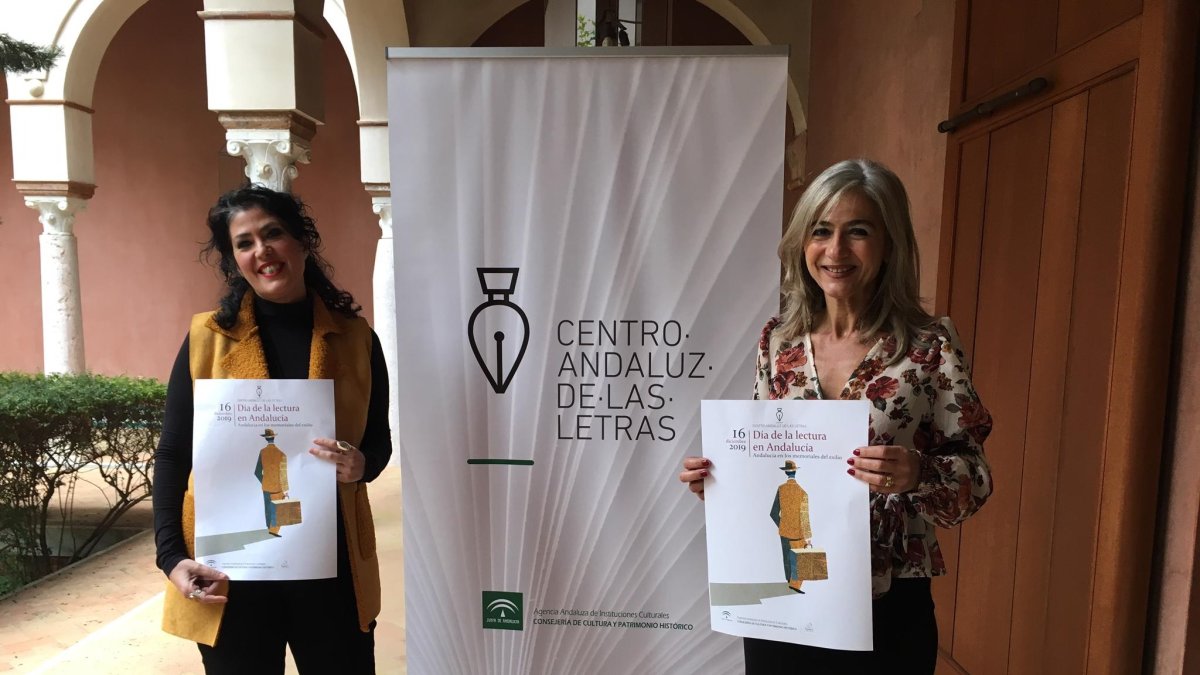 La consejera (a la derecha), junto a la directora del CAL.