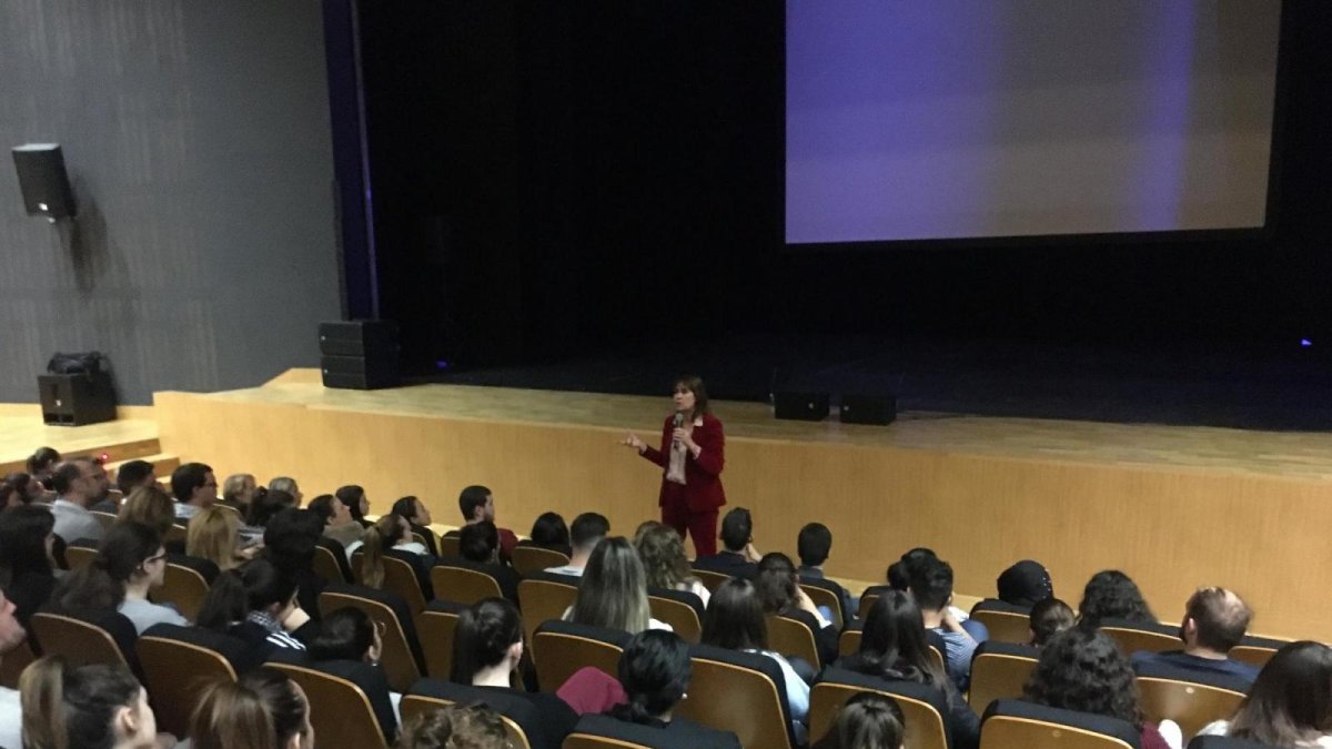 Mabel Lozano dio una charla a los asistentes al acto