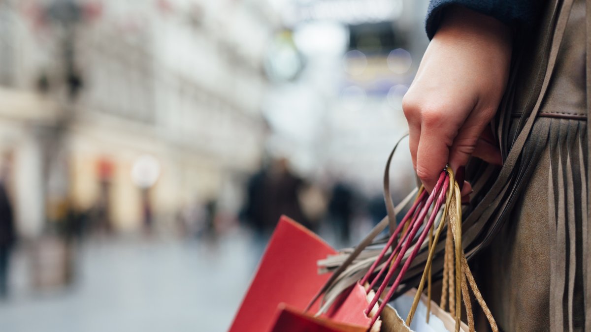 Miles de almerienses saldrán hoy de compras por el Black Friday