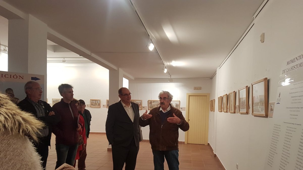 Emilio Sánchez presentando la exposición el pasado 27 de noviembre en Arboleas