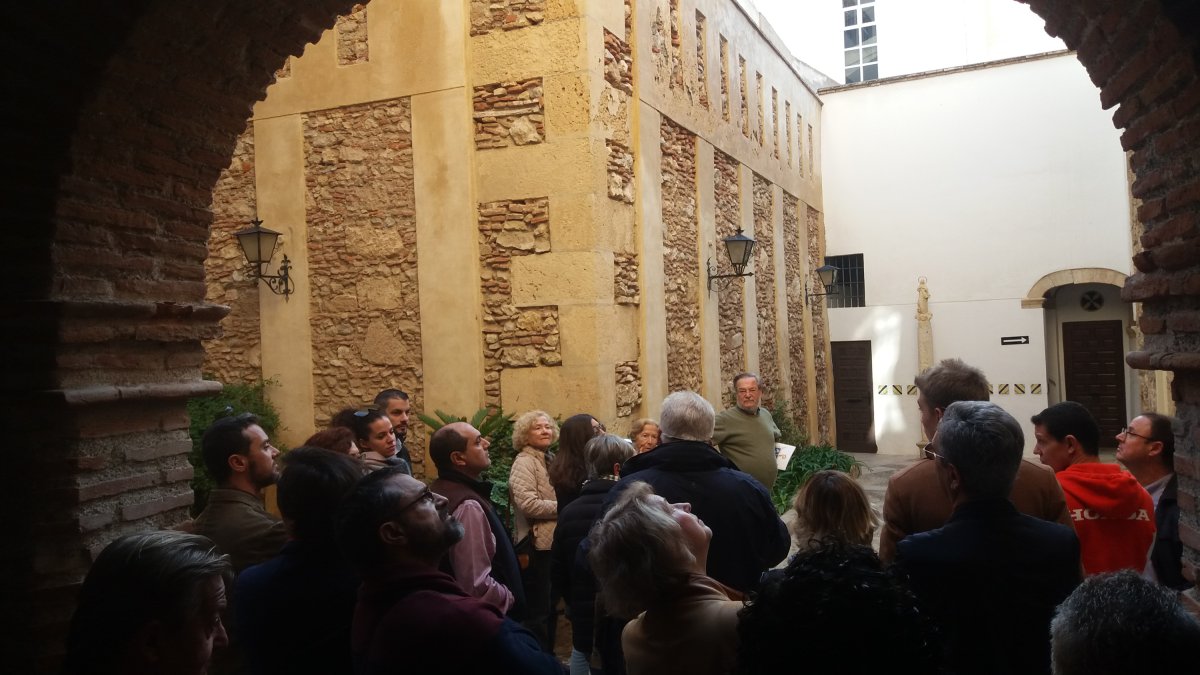 El compás del convento de las Puras, uno de los rincones menos conocidos de la ciudad, en la visita de ayer.
