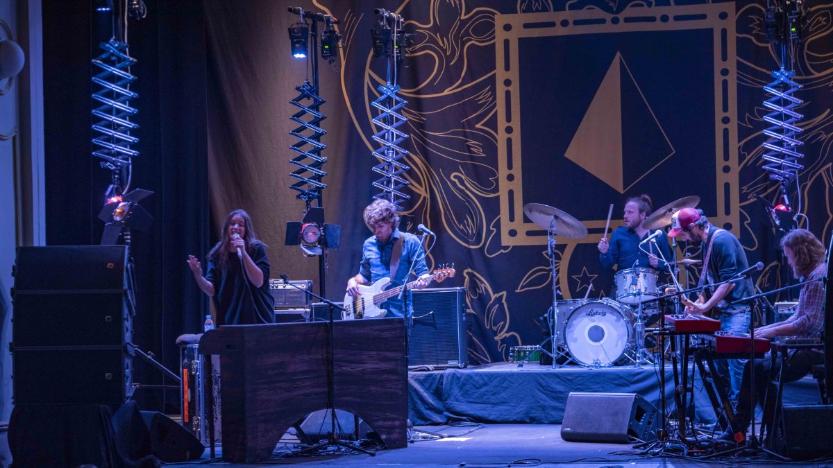 Morgan hizo vibrar a la capital almeriense durante casi las dos horas que duro el concierto.