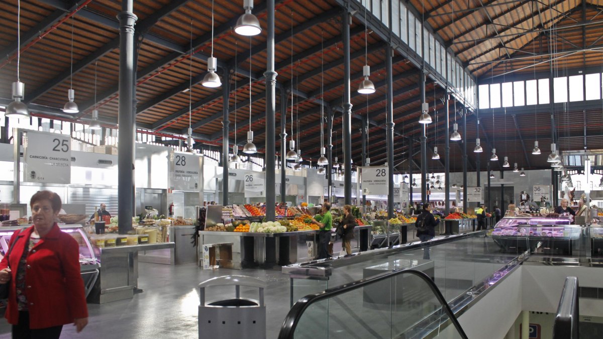 Interior del Mercado Central de la capital almeriense.