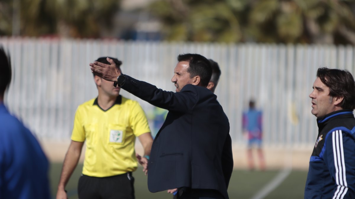 Nandinho en el derbi ante el Poli Almería.