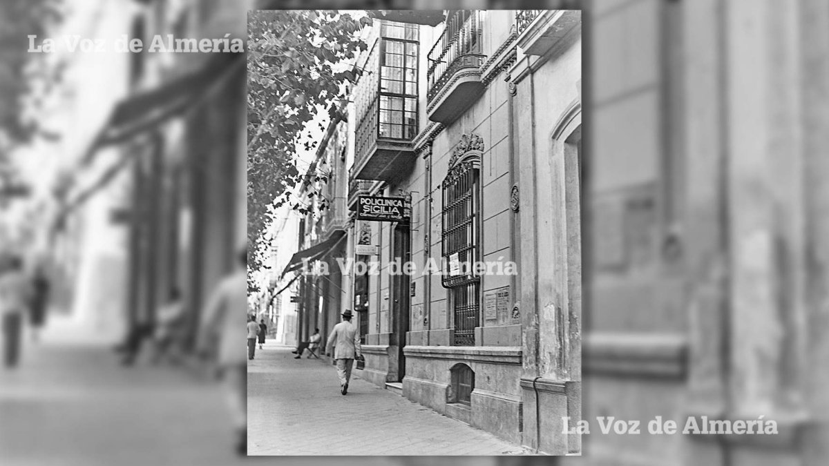 La policlínica  de los doctores Antonio Matínez Sicilia y Juan José Sicilia en los años 30. Domingo F. Mateos