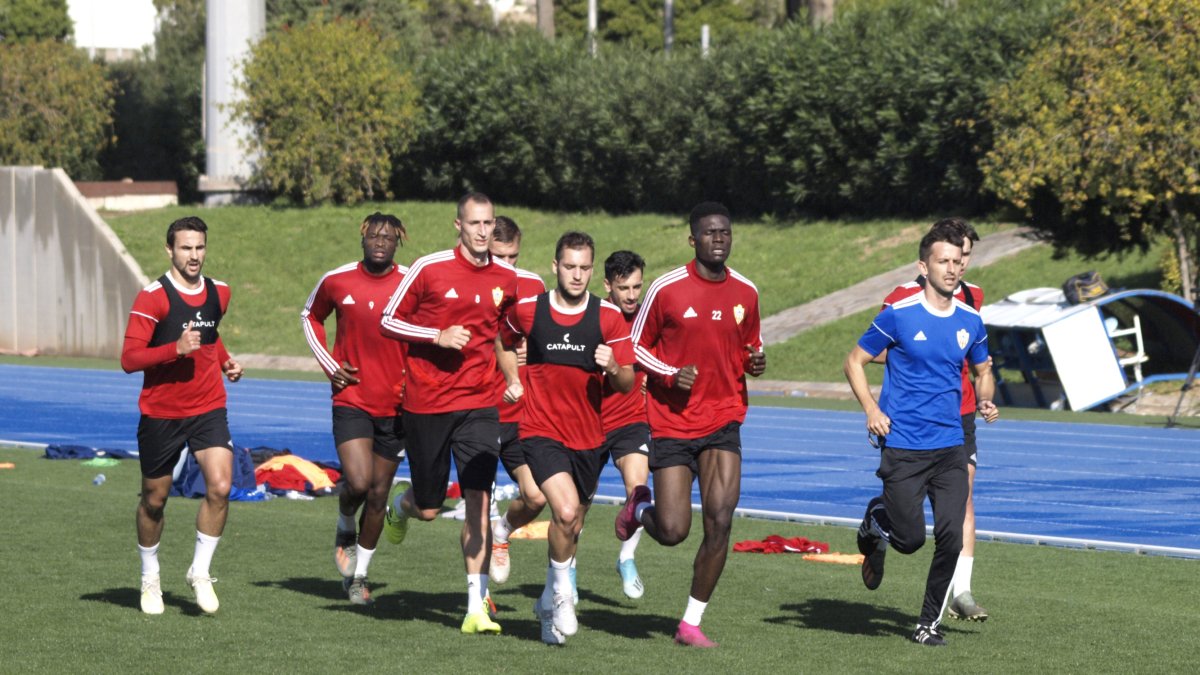 Carrera continua para mejorar el fondo físico en el entrenamiento.