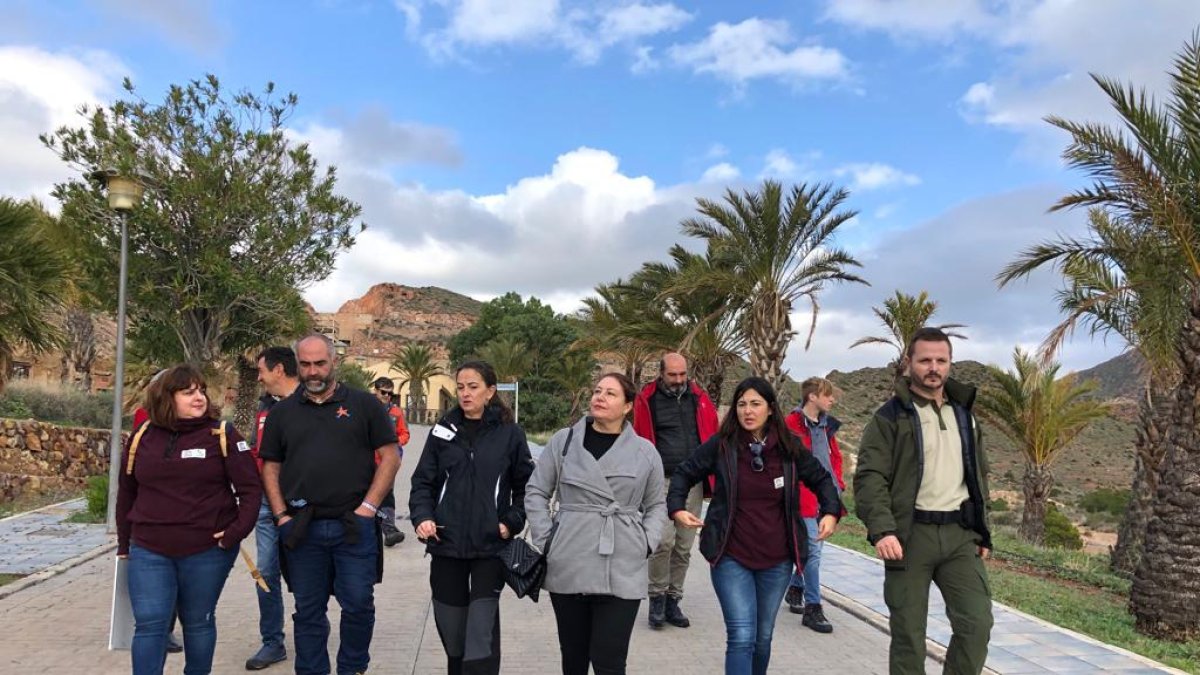 Carmen Crespo, consejera de Agricultura, junto a otras autoridades políticas en su visita a Cabo de Gata.
