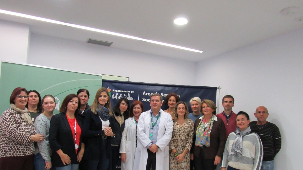 Autoridades sanitarias y voluntariados en la jornada.