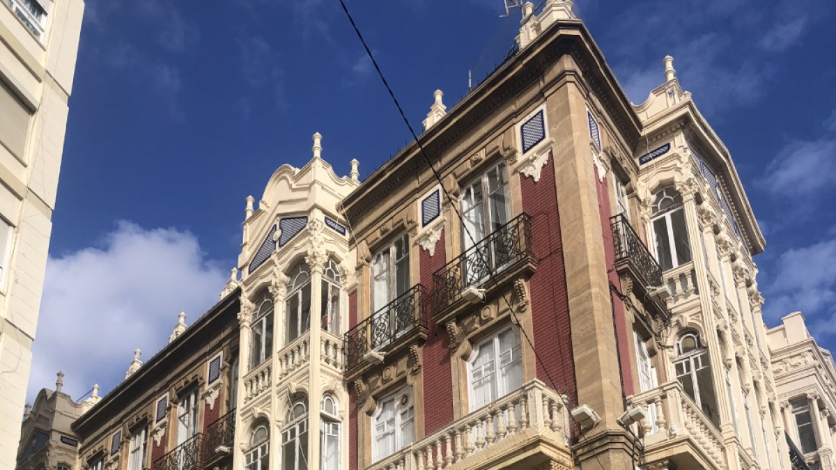 Edificio ubicado en la calle Regocijos de la capital.