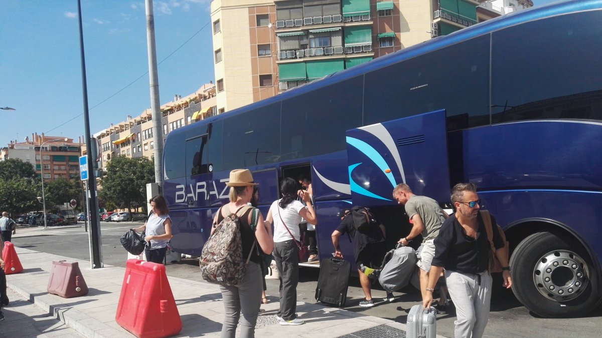 Trasbordo en la estación de Andaluces.