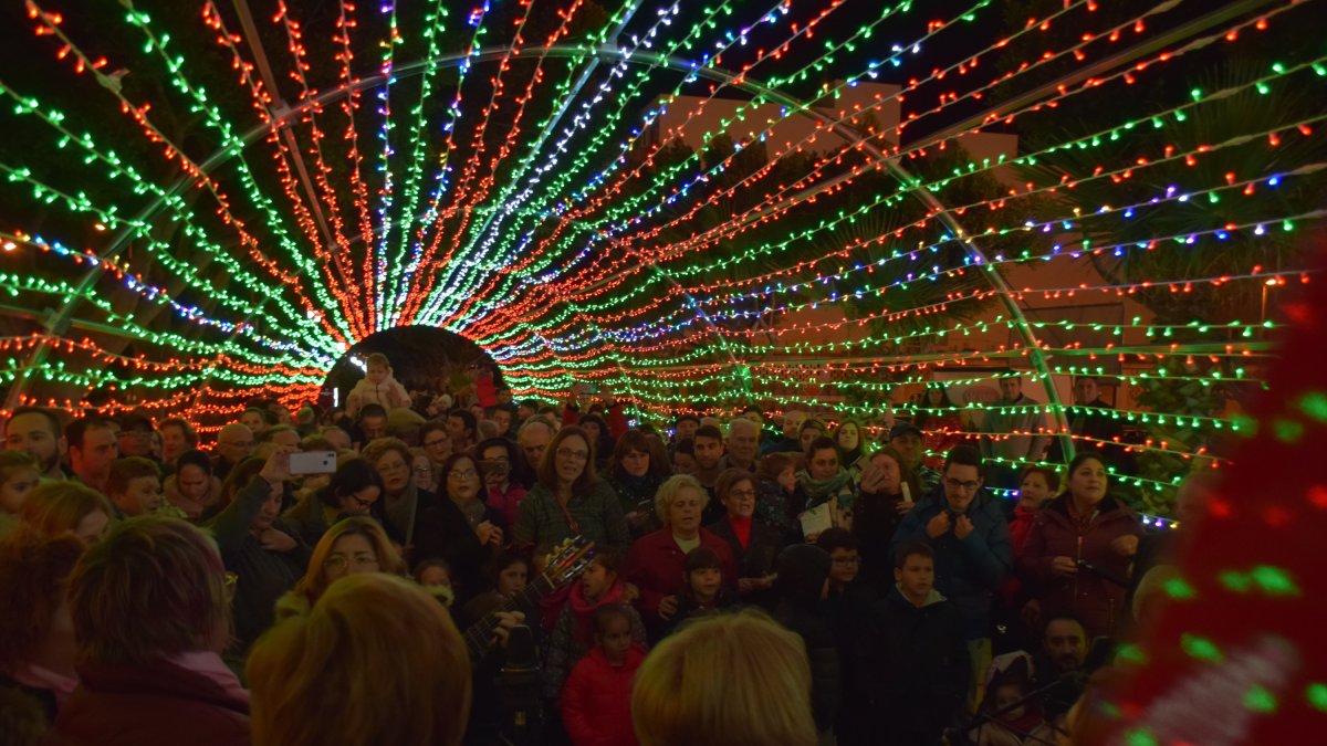 Encendida la iluminación Navideña en Vícar.