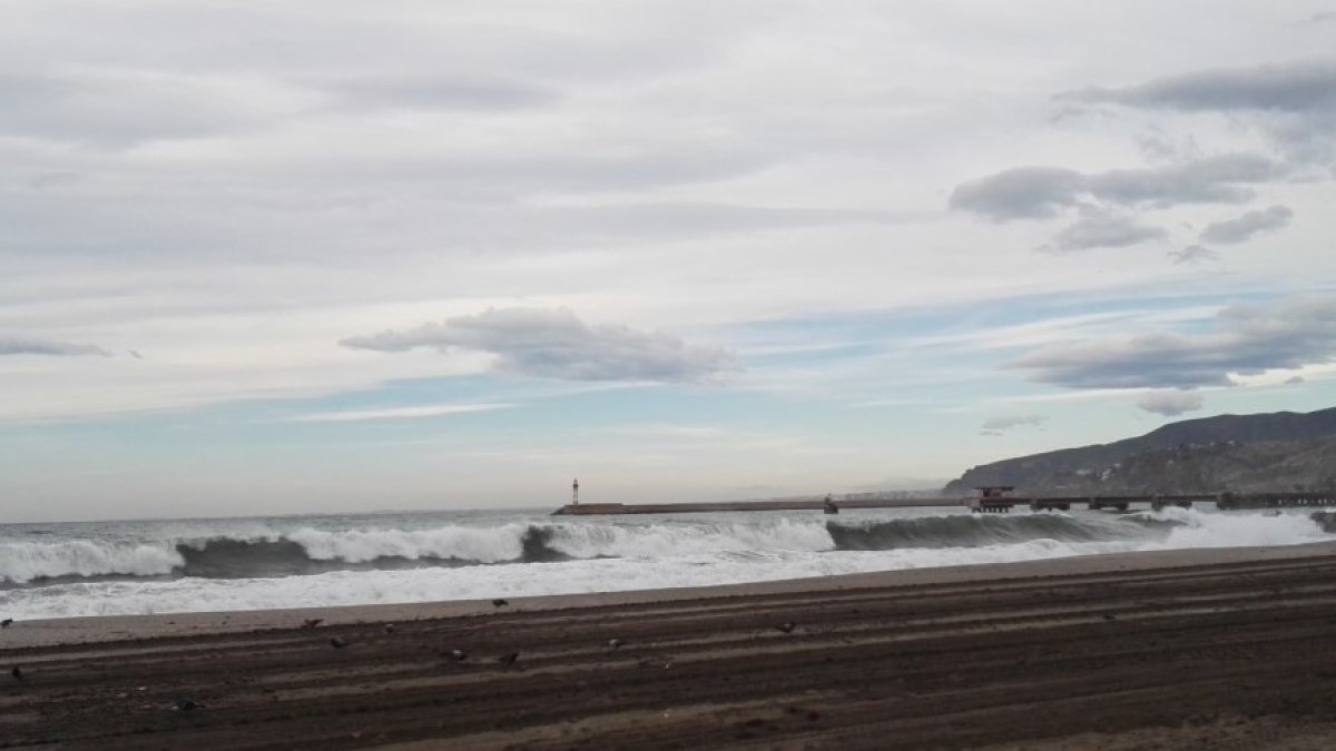 Imagen de la playa de El Zapillo de este viernes.