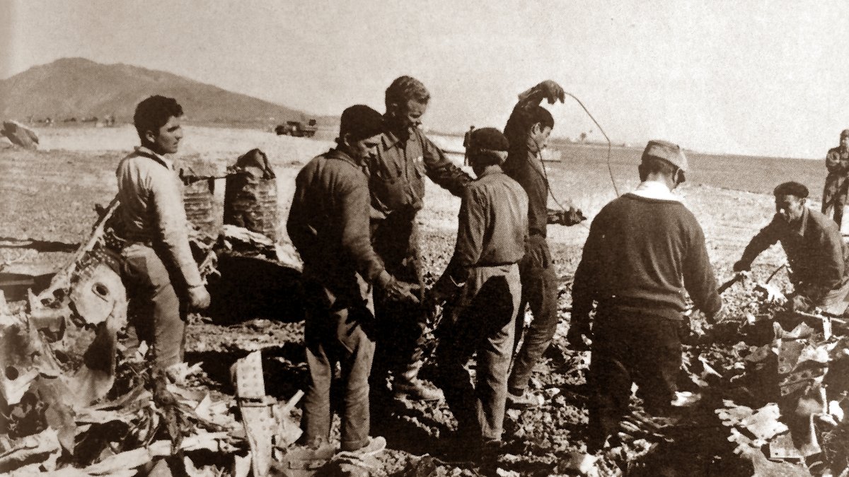 Americanos y nativos colaboraron en las labores de limpieza.