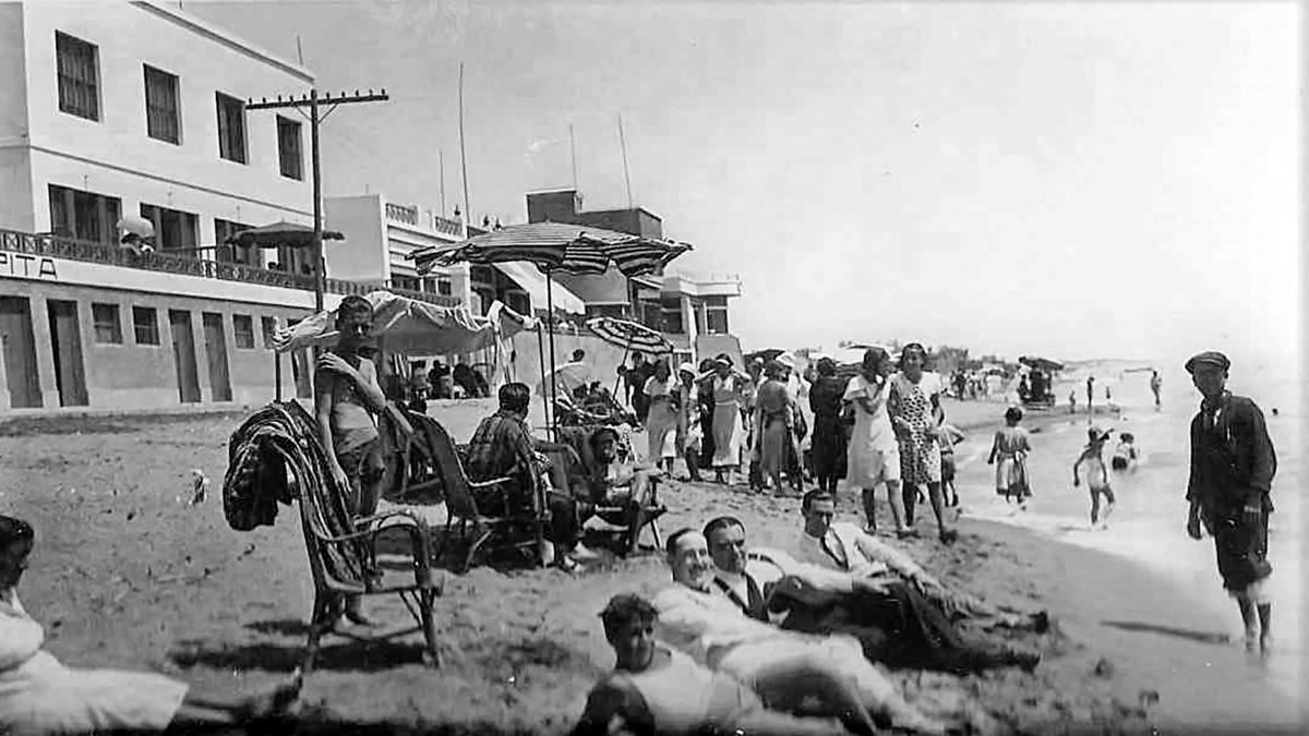La playa de El Zapillo en la zona conocida como Villa Pepita en los años 30.