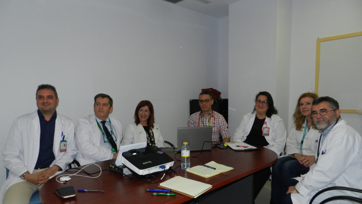 Miembros del comité técnico acompañados del director gerente de la Agencia Sanitaria Hospital de Poniente.