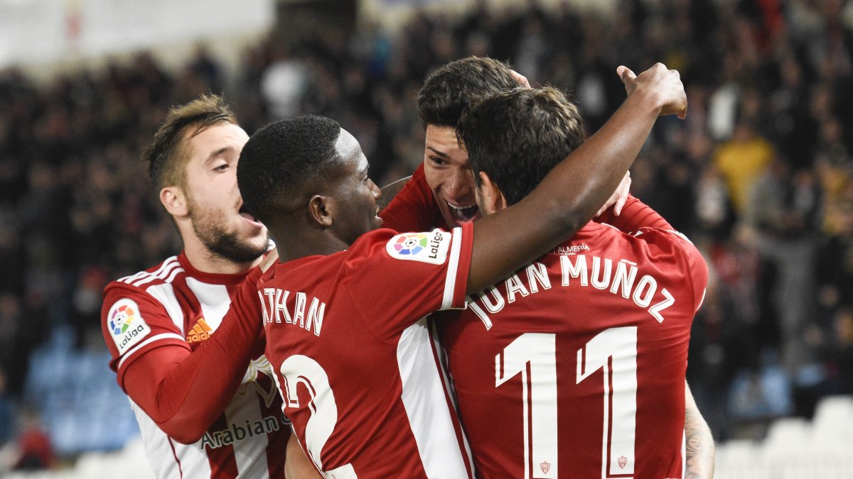 El Almería quiere seguir abrazado a la buena dinámica.