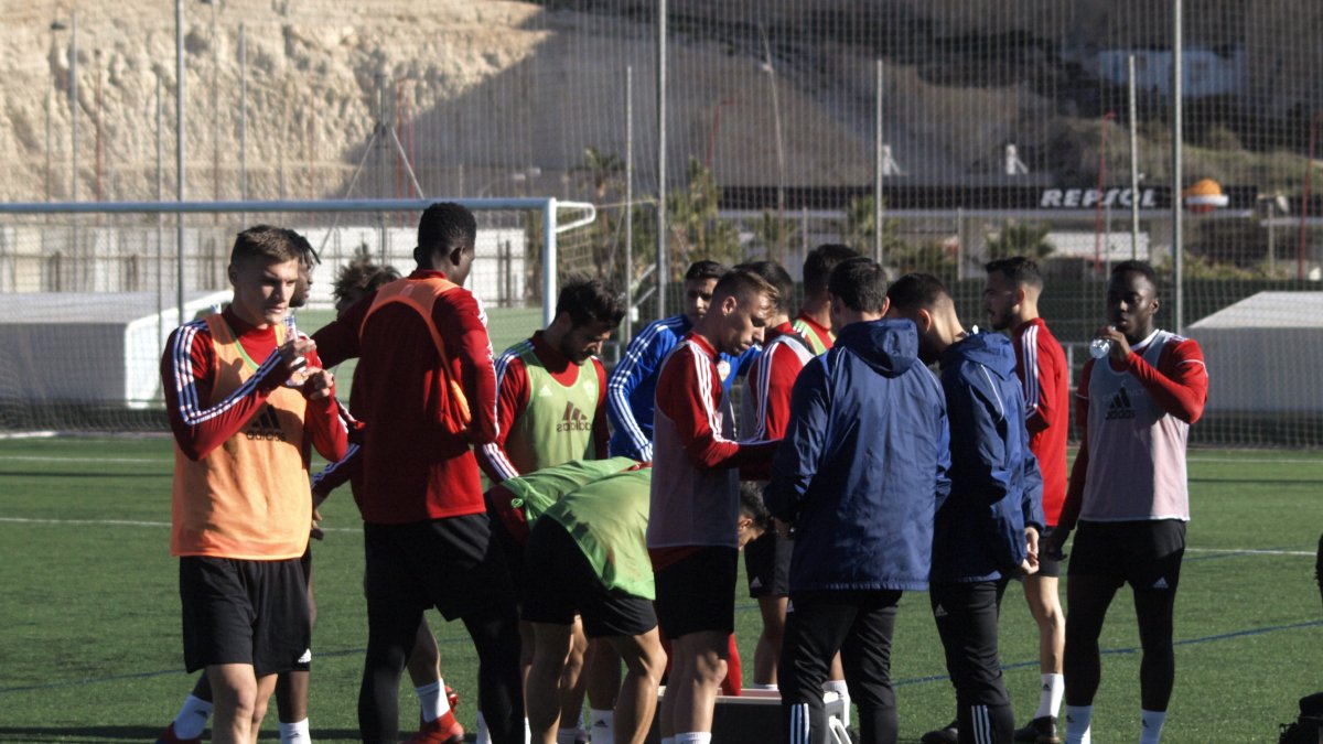 El equipo durante el entrenamiento previo al viaje a Las Palmas.