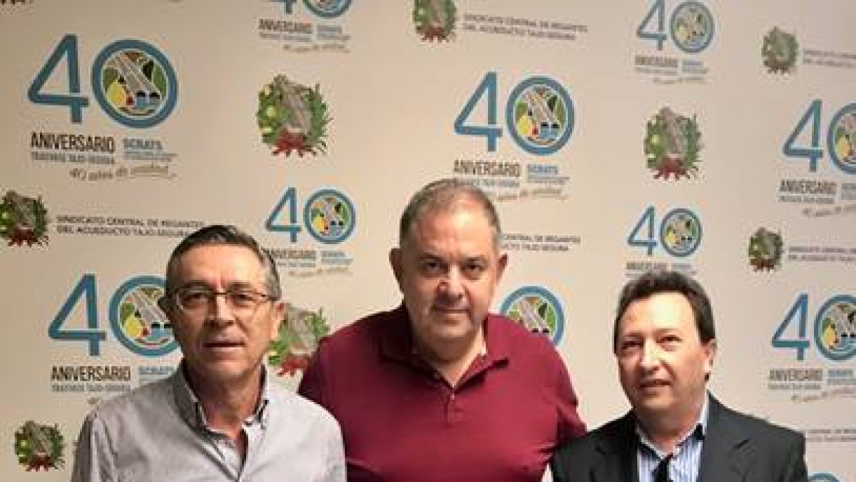 El presidente junto a otros líderes sindicales.