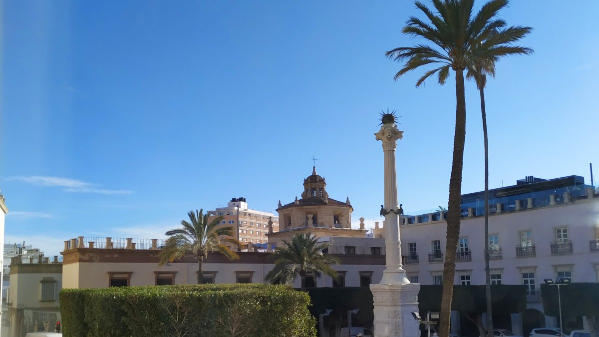 Vista desde el Ayuntamiento de la Plaza Vieja de la capital