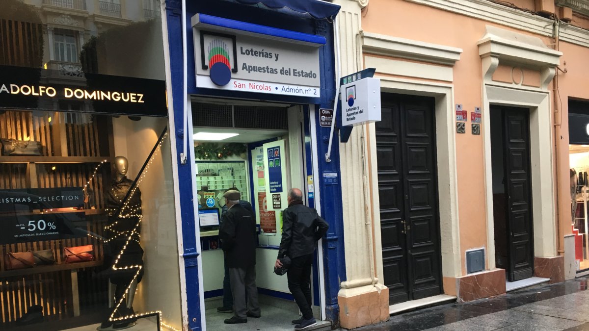 Los almerienses buscan hoy la suerte.