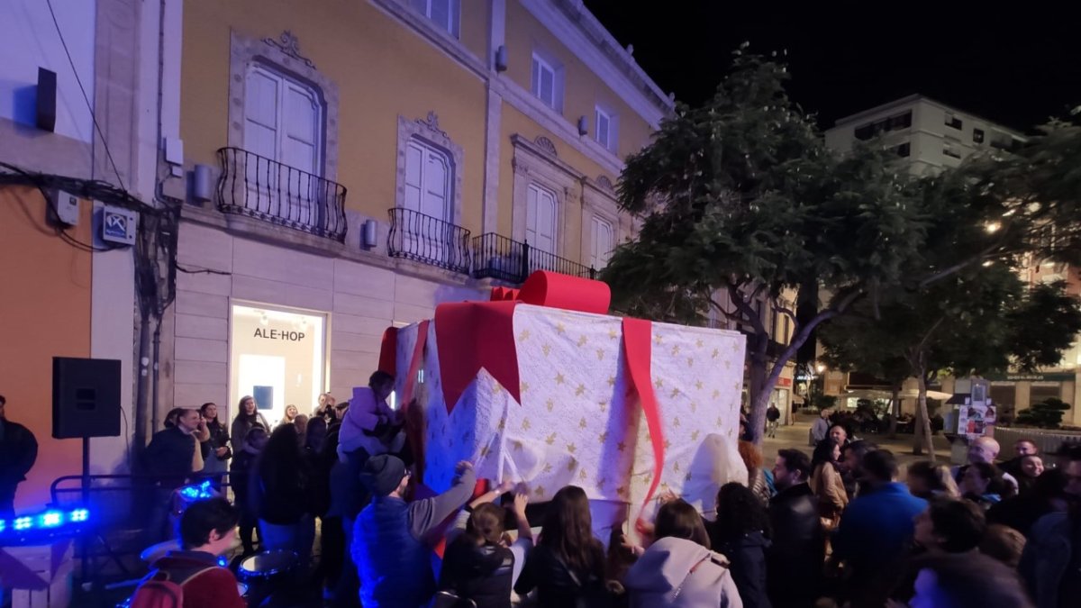 El regalo del Cooltural para esta Navidad, en la Puerta de Purchena.