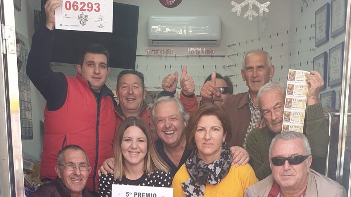 José Liborio Ruiz junto a familiares y amigos en ‘El Pelotazo’.