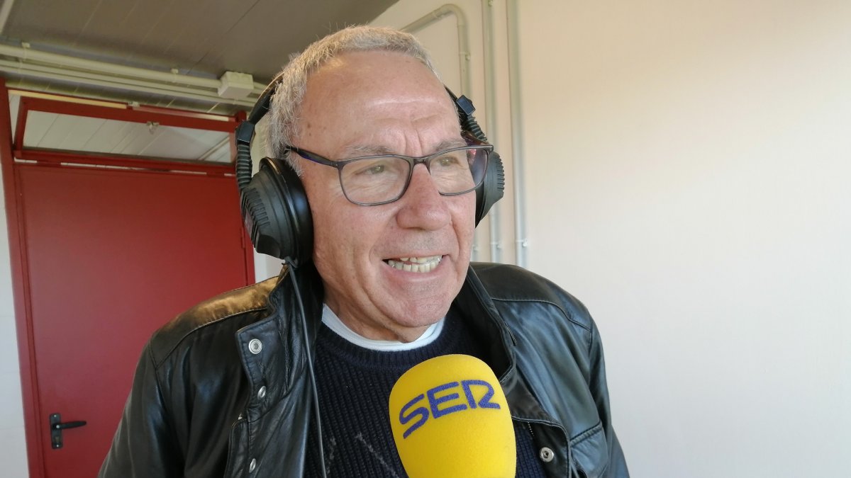 Manolo García en el Carrusel Deportivo de la Cadena SER desde el Estadio.