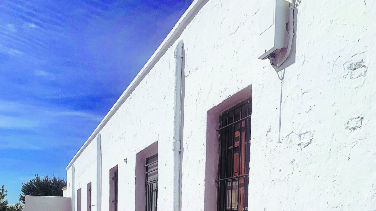 El Ayuntamiento de Enix espera no demorar su reapertura más allá del curso 2020/21.