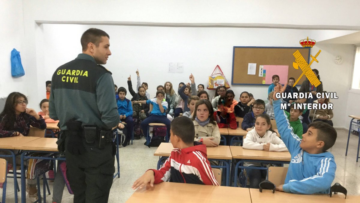 La Guardia Civil vela por la seguridad de los menores.