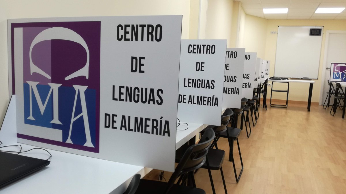 Centro de Lenguas de Almería permite realizar el examen desde casa.