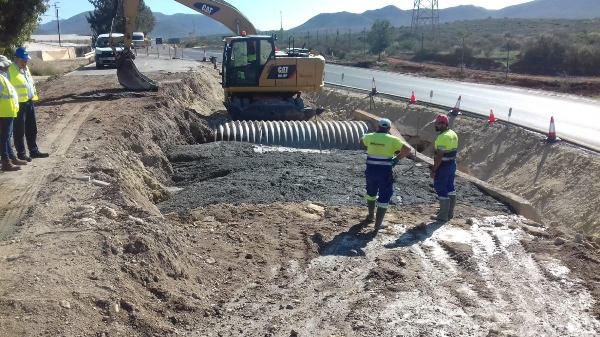 Obras en el tramo Michelín, de Ruescas al Cortijo Nazareno.