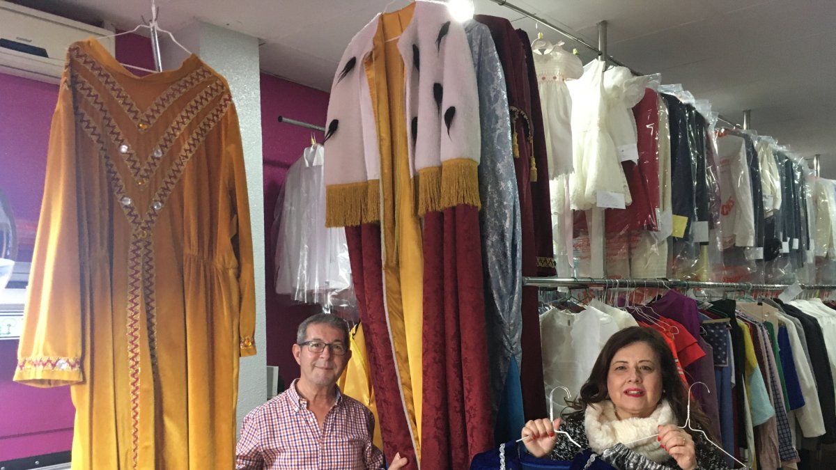 ‘Las Américas’ fue fundada el 2 de mayo de 1972 y en la actualidad la regentan Francisco Martínez y Carmen Artero.