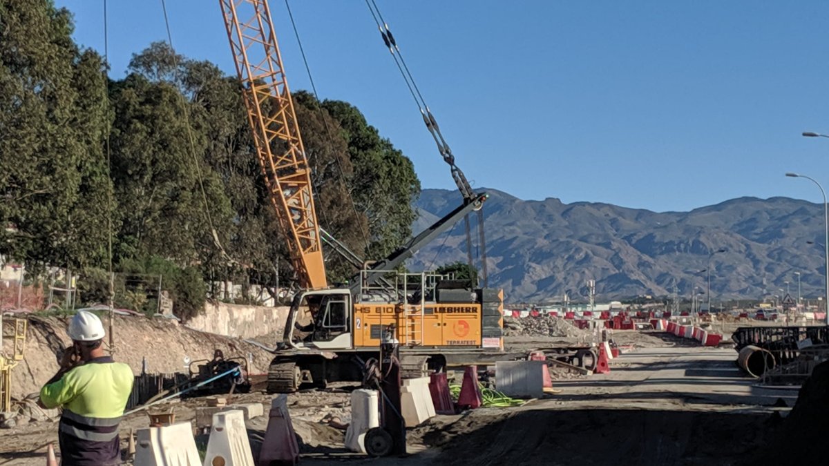 Imagen de la supresión del paso a nivel de El Puche y de la primera fase del soterramiento de las vías del tren en Almería.