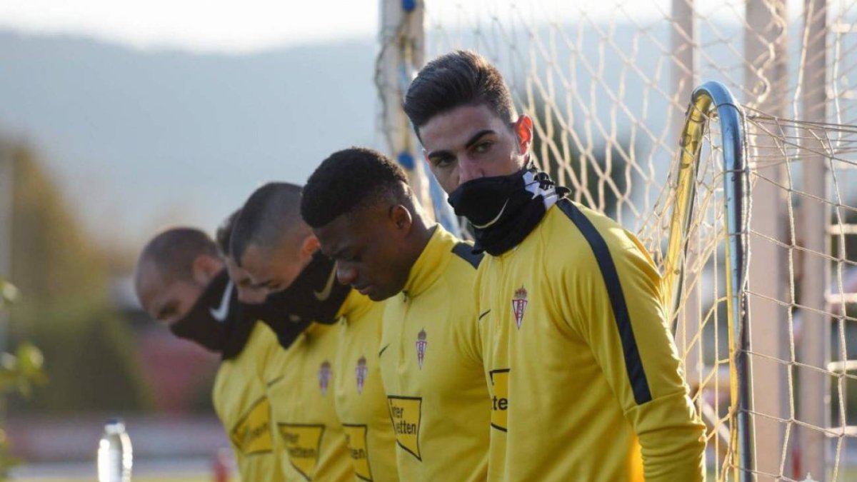 Los jugadores del Sporting no están para jugar.