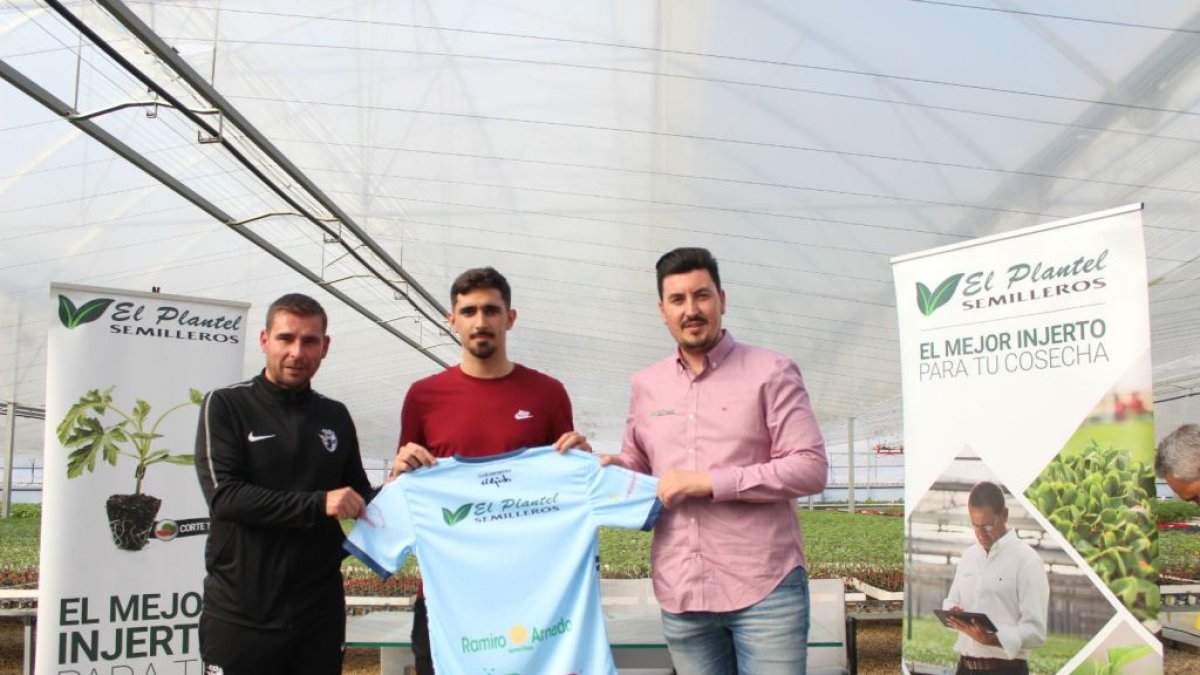 El nuevo jugador celeste en su presentación.