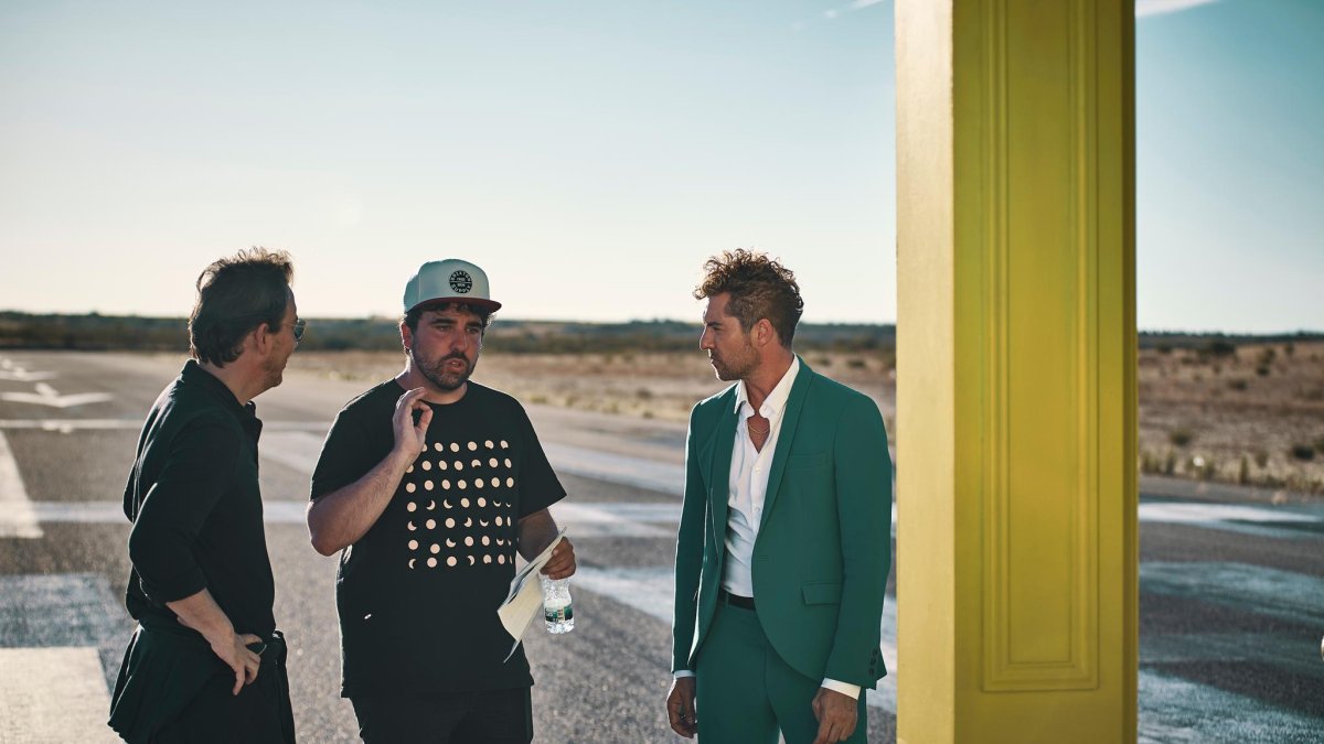 Rodríguez (en el centro) ha sido el director del último vídeo de Bisbal.