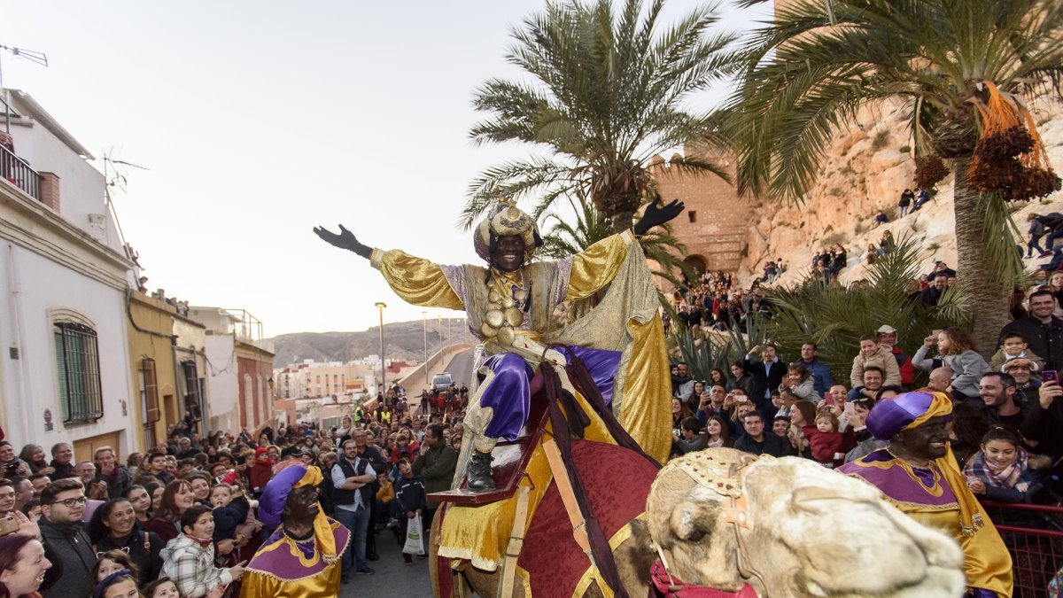 El Rey Baltasar, a su llegada el pasado año a la Alcazaba de Almería.
