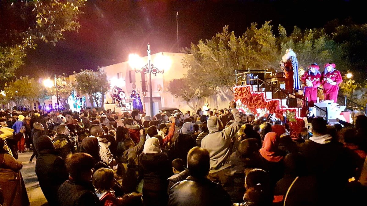 Los nijareños disfrutaron con la cabalgata de Sus Majestades los Reyes Magos de Oriente de la Villa de Níjar.