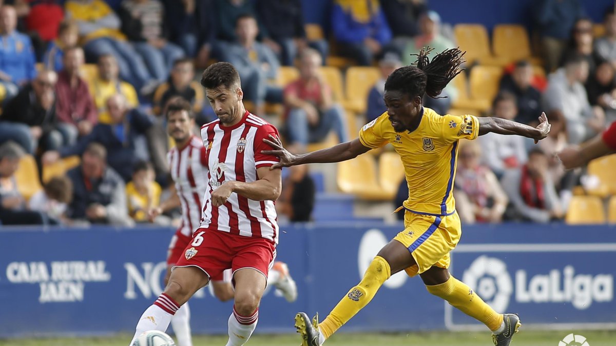 César de la Hoz en el partido en el campo del Alcorcón.
