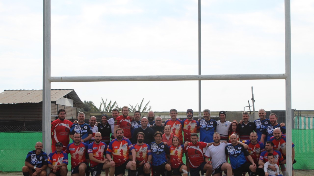 Los equipos posando unidos.
