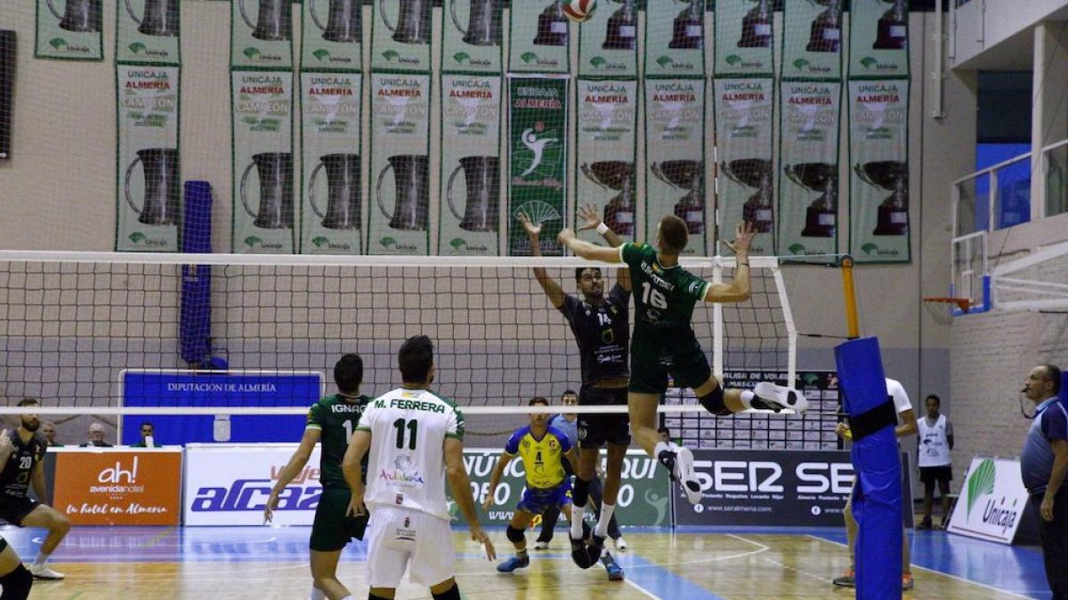 Unicaja Costa de Almería defiende liderato.