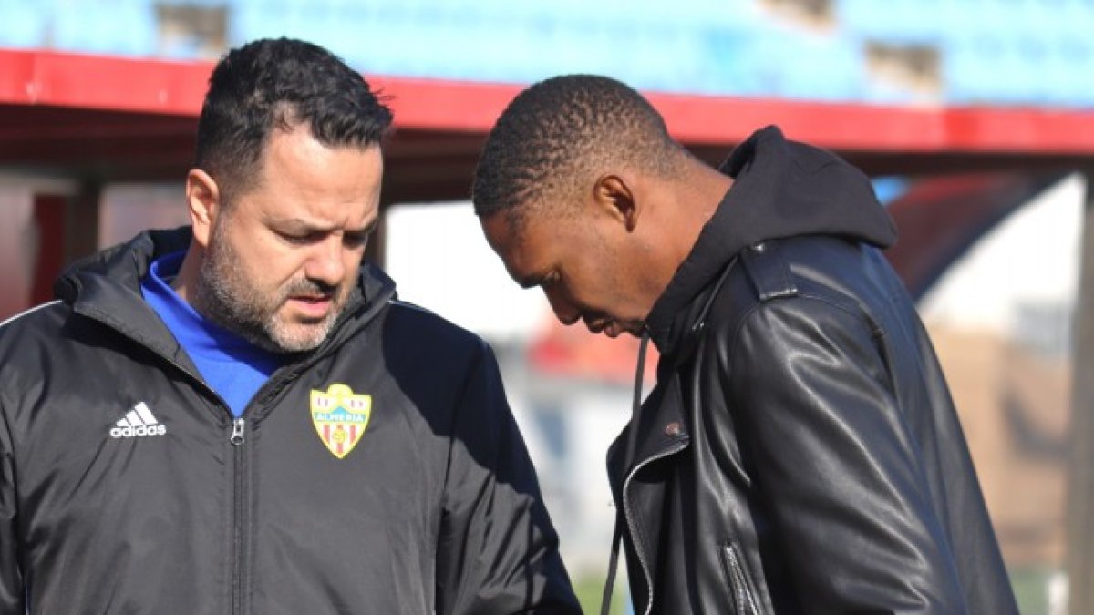 Lucien Owona con el doctor Diego Portugal.