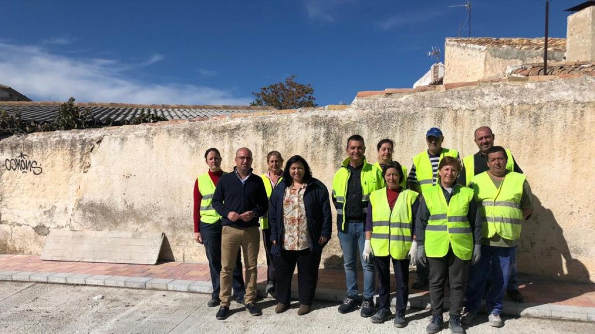 Matilde díaz visitando los trabajos en María.