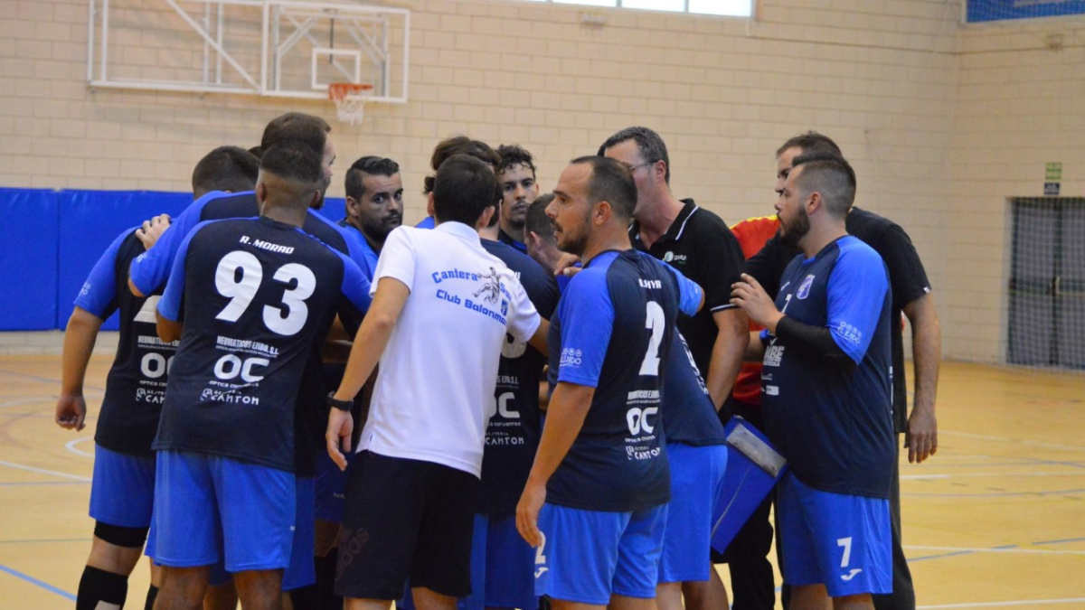 Los jugadores del cantera haciendo piña.