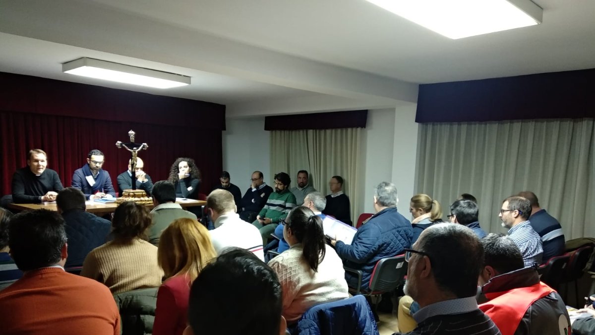 Reunión en la sede de la Agrupación, en la calle Ciprés.