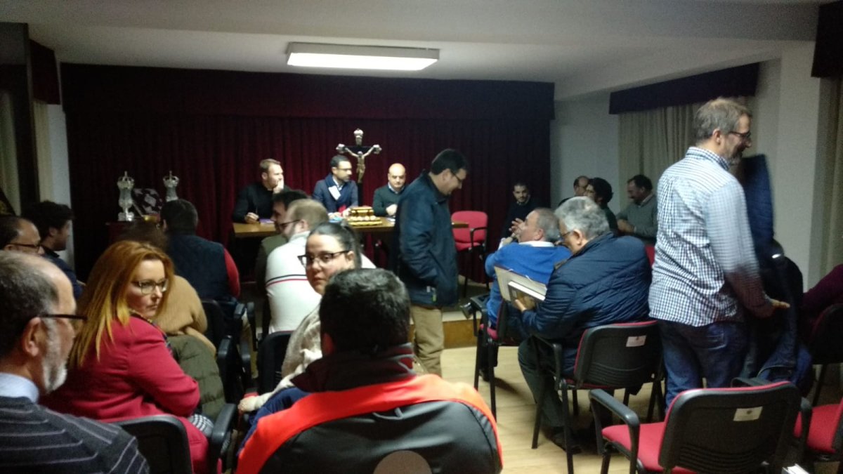 Momentos previos al plenario de anoche.